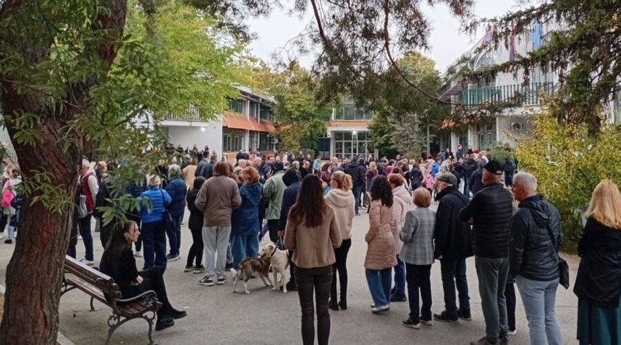 IZLAZNOST DUPLO VEĆA NEGO 2023: CeSID i Ipsos objavili prve procene izlaznosti do 9 časova, već uočeno više od 70 nepravilnosti!