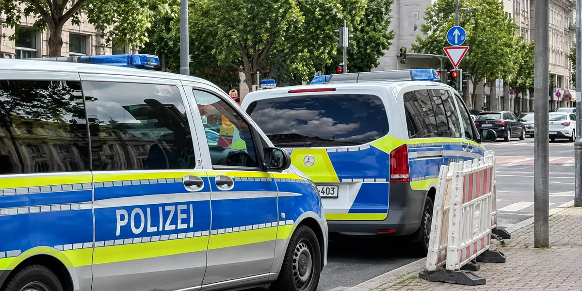 izresetano-vise-osoba-na-parkingu:-nemacka-policija-traga-za-napadacima izresetano-vise-osoba-na-parkingu:-nemacka-policija-traga-za-napadacima