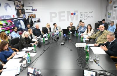 JEDNOGLASNA ODLUKA SAVETA REM-a: Pokrenut postupak protiv TV Informer i Prve zbog kršenja pravila tokom izborne kampanje!