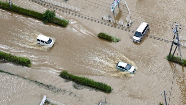ПОТОП У ПУСТИЊИ: Јаке кише поплавиле и паралисале Триполи, најмање једна жртва