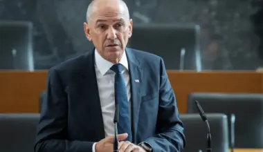 Janez Janša: Podrška Srbiji na putu ka EU samo ako dostavi arhivu Udbe o Sloveniji