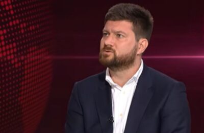 KAROVIĆ, KANDIDAT STUDENTSKE LISTE: „Sprečen pokušaj iznošenja milijardu dinara iz Poštanske štedionice, odlazeća vlast je htela da destabilizuje državu!” (VIDEO)