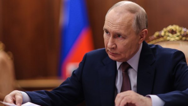 ПУТИНУ СЕ ОТВАРА РУПА У СОПСТВЕНОМ ДВОРИШТУ: Британци повукли потез који може да промени целу Централну Азију ПУТИНУ СЕ ОТВАРА РУПА У СОПСТВЕНОМ ДВОРИШТУ: Британци повукли потез који може да промени целу Централну Азију