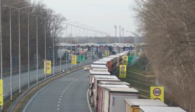 Kilometarske kolone na granici za teretnjake Batrovci u totalnom kolapsu, kamioni čekaju i po 10 sati: Ni ove prelaze nisu zaobišle gužve