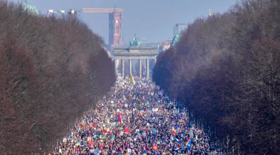 Ko šalje mlade na ulice Berlina? Aktivisti otišli, nejasno ko vodi protest | Srpska dijaspora