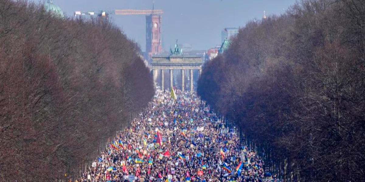 ko-salje-mlade-na-ulice-berlina?-aktivisti-otisli,-nejasno-ko-vodi-protest ko-salje-mlade-na-ulice-berlina?-aktivisti-otisli,-nejasno-ko-vodi-protest