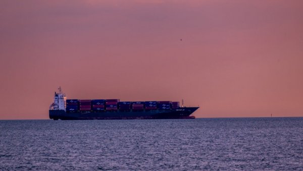 ДРАМА У ЦРНОМ МОРУ УСРЕД САСТАНКА МИНИСТАРА: Поморске беспилотне летелице погодиле контејнерски брод код бугарске обале