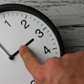 Kraj letnjeg računanja vremena: Večeras pomeramo kazaljke unazad