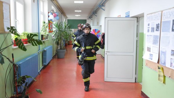 ЗНАЊЕМ ПРОТИВ КАТАСТРОФА: Краљевчани системски спроводе едукације у случају ванредних ситуација ЗНАЊЕМ ПРОТИВ КАТАСТРОФА: Краљевчани системски спроводе едукације у случају ванредних ситуација