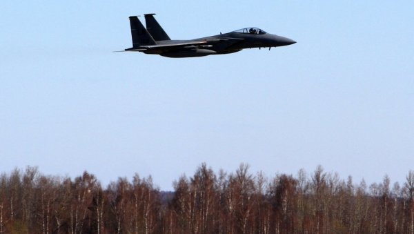 ВАЗДУШНА ПАНИКА НА СЕВЕРУ ЕВРОПЕ: Борбени авиони полетели, непознати објекат примећен на небу