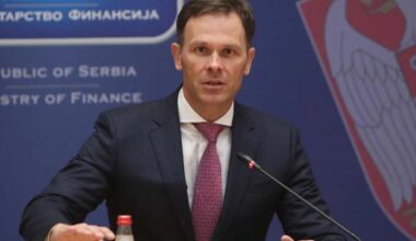 MALI SE HVALI BUDŽETOM, A DRŽAVNA KASA U DEBELOM MINUSU: Samo u septembru napravljen deficit od čak 903 miliona evra!