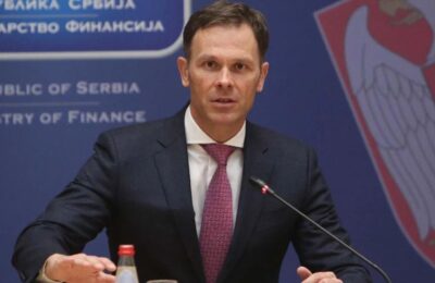 MALI SE HVALI BUDŽETOM, A DRŽAVNA KASA U DEBELOM MINUSU: Samo u septembru napravljen deficit od čak 903 miliona evra!