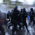 Makronova vlada ponudila ustupke, studenti ne odustaju od protesta