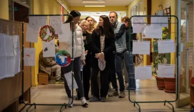 Međunarodni posmatrači: Na izborima u Srbiji velika izlaznost i neravnopravni uslovi