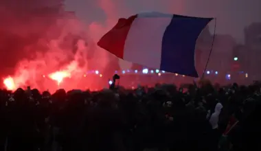 Ministar: Sutra na protestima širom Francuske 70.000 policajaca i žandarma