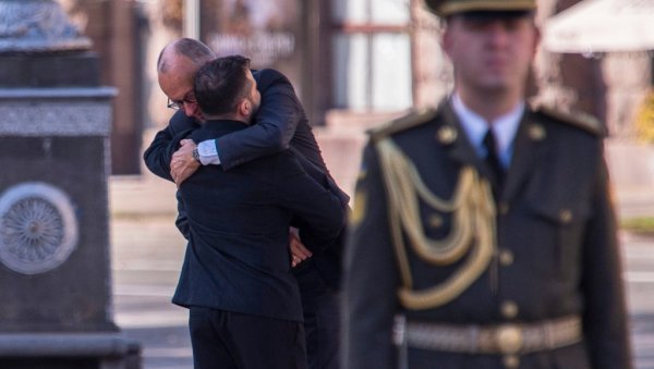 МЕРЦ У КИЈЕВУ, А МОСКВА ПОРУЧУЈЕ: Слика је тужна, утисак мучан МЕРЦ У КИЈЕВУ, А МОСКВА ПОРУЧУЈЕ: Слика је тужна, утисак мучан