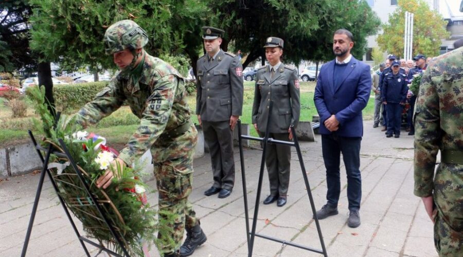 NA DANAŠNjI DAN OSLOBOĐENO SMEDEREVU U DRUGOM SVETSKOM RATU: Položeni venci na spomenik herojima