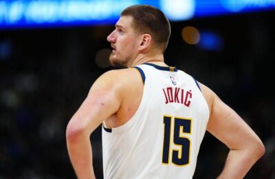 NAGETSI PISALI ISTORIJU TROJKAMA: Jokić bio svestran u pobedu nad Finiksom, Marej i Braun pogodili po 7 trojki! (VIDEO)