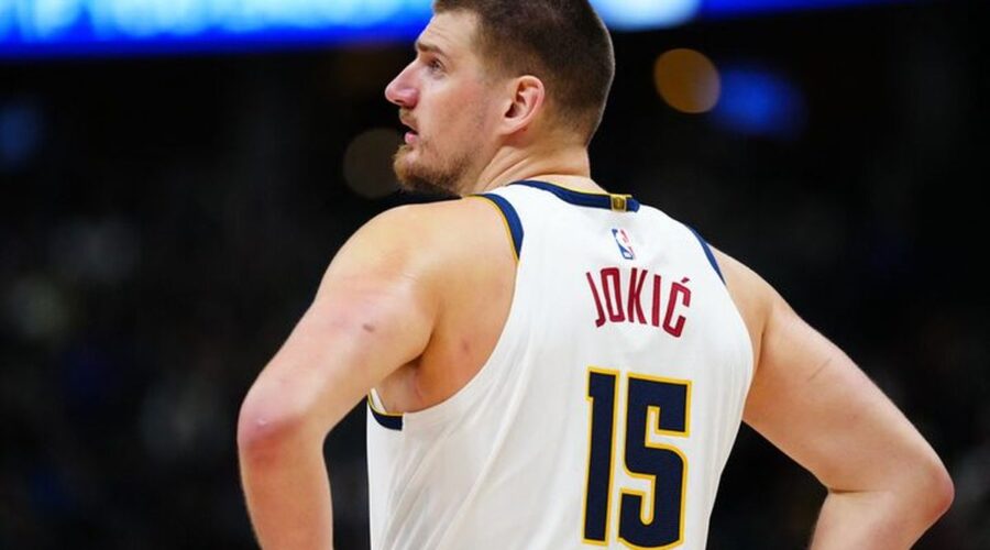 NAGETSI PISALI ISTORIJU TROJKAMA: Jokić bio svestran u pobedu nad Finiksom, Marej i Braun pogodili po 7 trojki! (VIDEO)