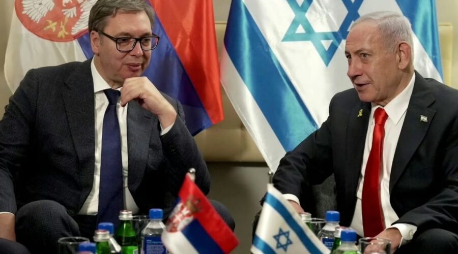 NEMAJU NI JEDNU SVOJU IDEJU: Vučić u novom predizbornom spotu glumi bejbisitera penzioneru, isto kao Netanjahu pre više od 10 godina! (VIDEO)