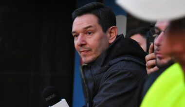 NEMANJA ŠAROVIĆ NAPADNUT DOK JE SNIMAO PRILOG O SNS KOL-CENTRIMA: Odveden u Urgentni centar, pa u policijsku stanicu! (VIDEO)