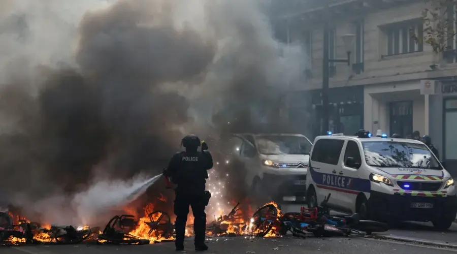 Na protestima u Francuskoj privedeno 1.314 osoba, 53 povređena policajca