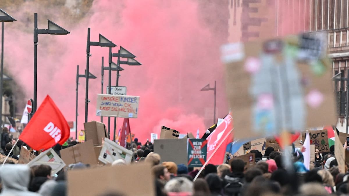 napetost-u-frankfurtu:-policija-zaustavljala-protestnu-kolonu napetost-u-frankfurtu:-policija-zaustavljala-protestnu-kolonu