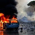 Nastavljaju se neredi u Albaniji: Demonstranti protestovali ispred kabineta Edija Rame, policija koristila vodene topove