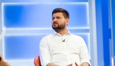 Nemanja Karović sa Studentske liste na RTS: “Informer” je mesečno dobijao od 500.000 do 700.000 evra, pokušano iznošenje novca iz Poštanske štedionice