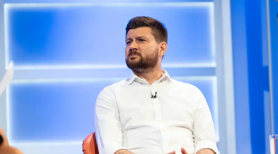 Nemanja Karović sa Studentske liste na RTS: “Informer” je mesečno dobijao od 500.000 do 700.000 evra, pokušano iznošenje novca iz Poštanske štedionice