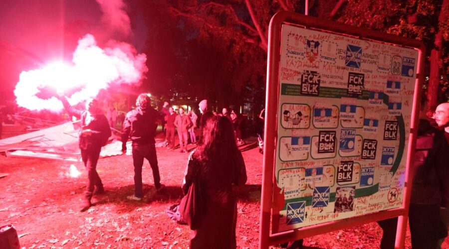 Nove fotografije razbijanja “Ćacilenda”: Zakoračili smo u taj krš i lom, odzvanjali poklici i topovski udari