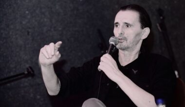 ODLAZAK LEGENDE ROK SCENE: Preminuo Goran Bare, frontmen grupe Majke, izgubio životnu bitku u 62. godini! (VIDEO)