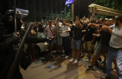 OEBS UPOZORAVA NA POLARIZACIJU I ZASTRAŠIVANJE: Posmatrači ukazali na novac od skoro milijardu evra pred izbore, špijunski softver i napade na novinare!