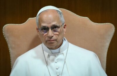 OPERISAN PAPA LAV XIV: Lekari mu uklonili deo pluća zbog karcinoma, Vatikan otkrio kako teče oporavak!
