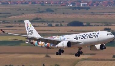 OŠTEĆEN AVION „ER SRBIJE“: Incident na najvećem aerodromu u Parizu, kompanija se hitno oglasila saopštenjem!