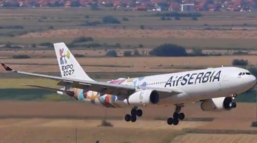 OŠTEĆEN AVION „ER SRBIJE“: Incident na najvećem aerodromu u Parizu, kompanija se hitno oglasila saopštenjem!