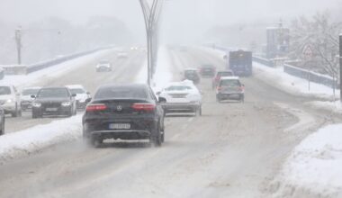 Od sutra je ovo obavezno u vozilu, ali ne svuda. Evo ko mora da ima lance od novembra do aprila: Kazne za vozače bez zimske opreme