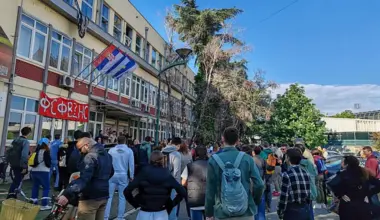 Odložena rasprava o Dridovoj ostavci: Ispred Fakulteta za sport okupljeni studenti i profesori VIDEO