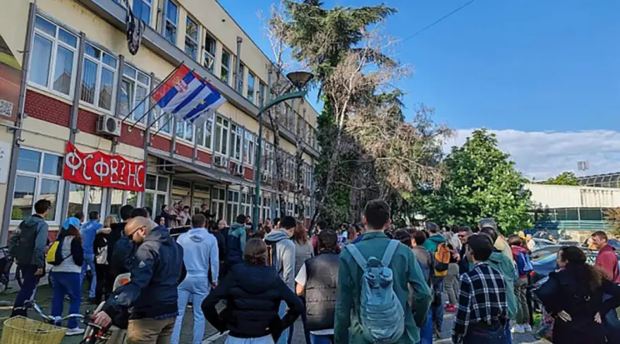 Odložena rasprava o Dridovoj ostavci: Ispred Fakulteta za sport okupljeni studenti i profesori VIDEO