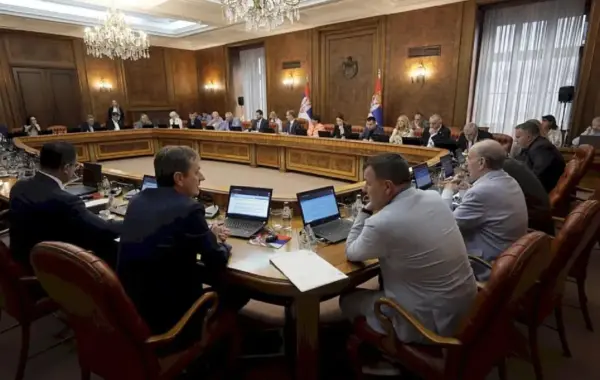 Oglasila se Vlada Srbije: Vlast se ne može preuzeti mimo procedure