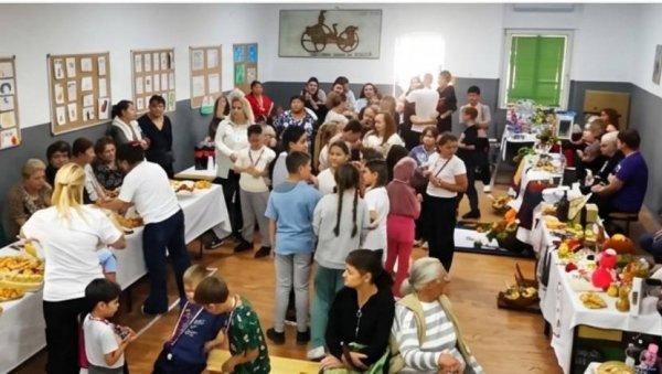 ПРОМОВИШУ СЕЛА КРОЗ МИХОЉСКЕ СУСРЕТЕ: Општина Бела Црква у Дупљаји одржала традиционалну манифестацију (ФОТО)