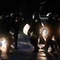 Osmi dan protesta u Albaniji: Molotovljev koktel bačen na zgradu premijera Rame, policija odgovorila suzavcem