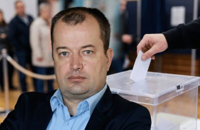 PRED IZBORE NEOČEKIVAN SKOK BROJA LIČNIH KARATA: Za četiri meseca čak 235.000 više, član Komisije za reviziju biračkog spiska traži objašnjenje od MUP-a!
