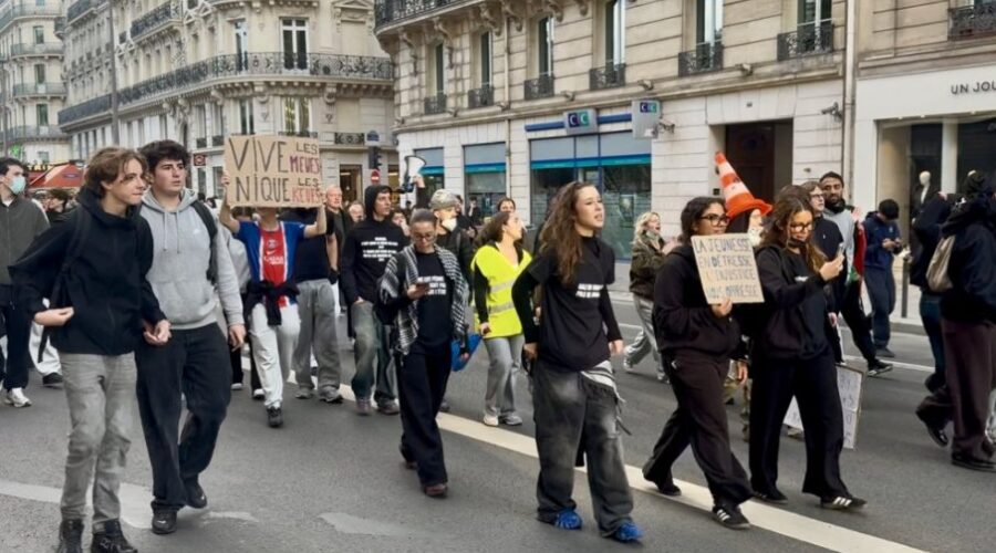 PROMENA TRASE POVORKE U PARIZU: Demonstranti blokirali periferni auto-put