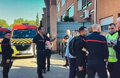 PUCAO I RANIO DIREKTORA I NASTAVNICU! Raste napetost u francuskim školama
