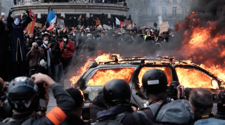 Pariz pod blokadom, policija zatvorila centar grada! Opsadno stanje u gradu, širi se strah od novih nemira, uvedena nova zabrana
