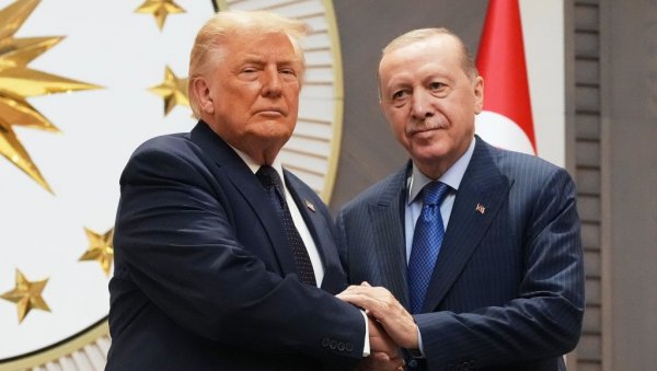 Ердоган телефоном разговарао са Трампом: Ево о чему су двојица лидера разговарала Ердоган телефоном разговарао са Трампом: Ево о чему су двојица лидера разговарала