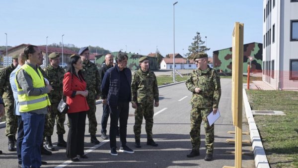 ВИШЕ МЕСТА ЗА ПРИПАДНИКЕ ВОЈСКЕ СРБИЈЕ: Почела изградња нових објеката за смештај војника у касарни у Лозници