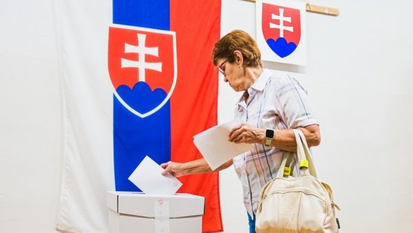 СЛОВАЦИ ДАНАС ИЗЛАЗЕ НА БИРАЛИШТА: Почели локални и регионални избори СЛОВАЦИ ДАНАС ИЗЛАЗЕ НА БИРАЛИШТА: Почели локални и регионални избори