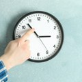 Počinje zimsko računanje vremena: Kazaljke se pomeraju unazad za jedan sat